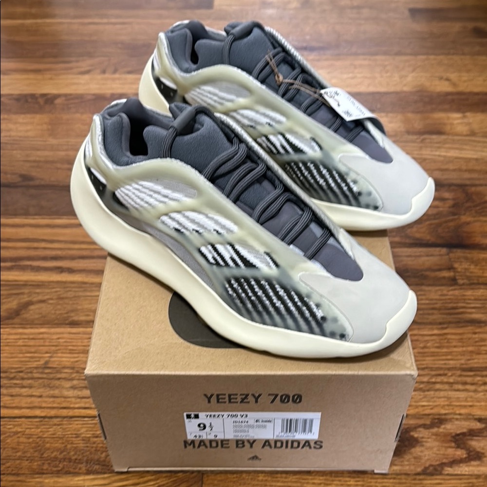 Adidas Yeezy 700 V3 Fadsal